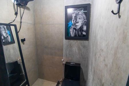 Casa à venda com 260m², 1 quarto e 4 vagas Casa à venda com 260m², 1 quarto e 4 vagasBanheiro 2