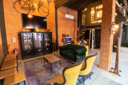 Casa à venda com 260m², 1 quarto e 4 vagas Casa à venda com 260m², 1 quarto e 4 vagasSala