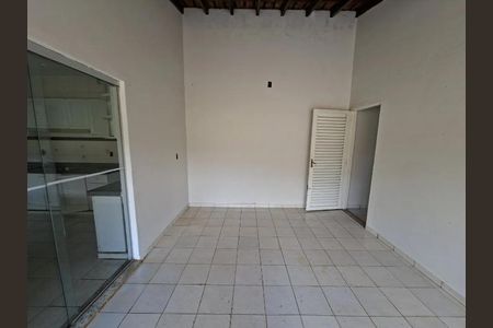 Sala de casa para alugar com 4 quartos, 50m² em Presidente Roosevelt, Uberlândia