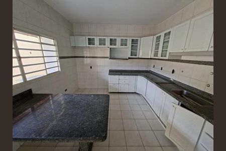 Cozinha de casa para alugar com 4 quartos, 50m² em Presidente Roosevelt, Uberlândia