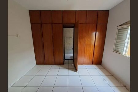 Casa para alugar com 50m², 4 quartos e 1 vaga
