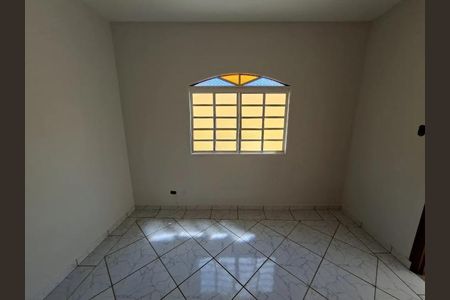 Casa para alugar com 50m², 4 quartos e 1 vaga