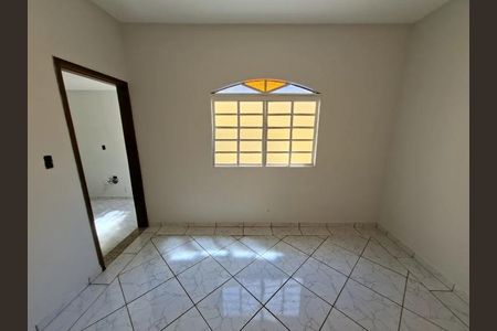 Casa para alugar com 50m², 4 quartos e 1 vaga