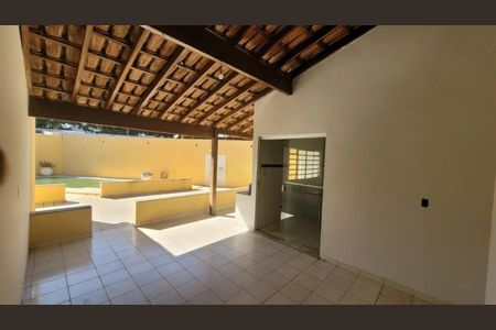 Casa para alugar com 50m², 4 quartos e 1 vaga