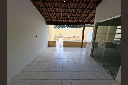 Casa para alugar com 50m², 4 quartos e 1 vaga