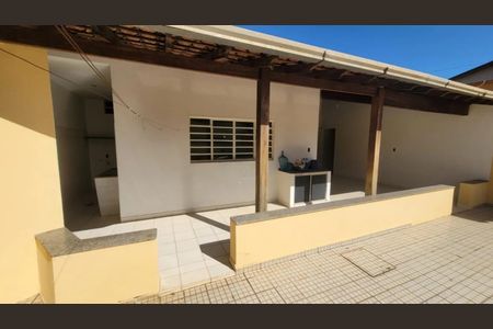Casa para alugar com 50m², 4 quartos e 1 vaga