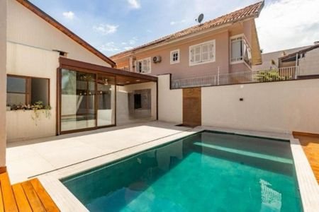 Casa à venda com 256m², 4 quartos e 4 vagas Casa à venda com 256m², 4 quartos e 4 vagasFoto 02