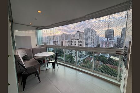 Apartamento à venda com 80m², 3 quartos e 1 vagaVaranda