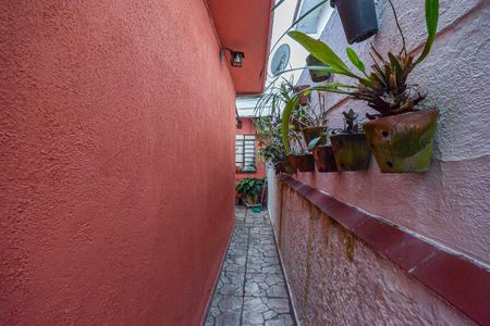 Corredor de casa para alugar com 3 quartos, 250m² em Jardim Guarapiranga, São Paulo