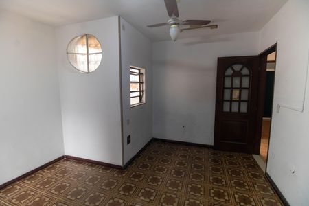 Casa à venda com 152m², 5 quartos e 1 vaga Casa à venda com 152m², 5 quartos e 1 vagaSala