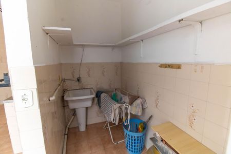 Casa à venda com 152m², 5 quartos e 1 vaga Casa à venda com 152m², 5 quartos e 1 vagaCozinha e Área de Serviço