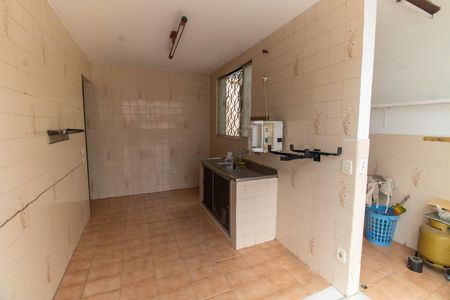Casa à venda com 152m², 5 quartos e 1 vaga Casa à venda com 152m², 5 quartos e 1 vagaCozinha e Área de Serviço