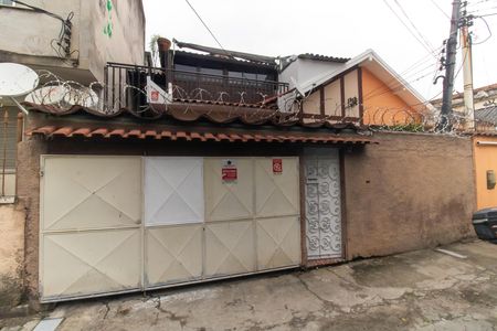 Casa à venda com 152m², 5 quartos e 1 vaga Casa à venda com 152m², 5 quartos e 1 vagaFachada