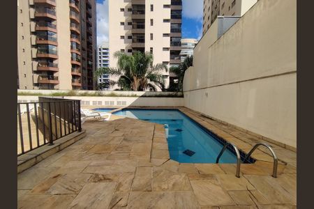 Apartamento à venda com 115m², 3 quartos e 2 vagas Apartamento à venda com 115m², 3 quartos e 2 vagasÁrea comum - Piscina