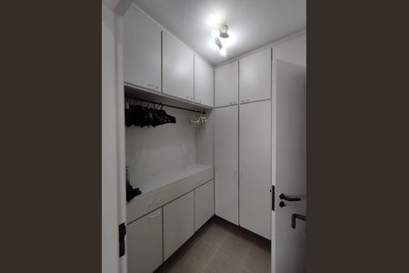Apartamento à venda com 115m², 3 quartos e 2 vagas Apartamento à venda com 115m², 3 quartos e 2 vagasQuarto de Serviço