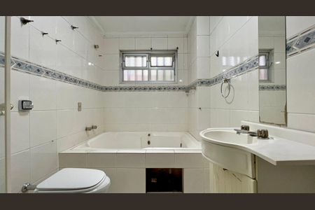 Apartamento à venda com 138m², 3 quartos e sem vagaBanheiro da Suíte