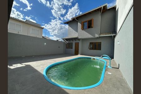 Casa à venda com 100m², 3 quartos e 2 vagas