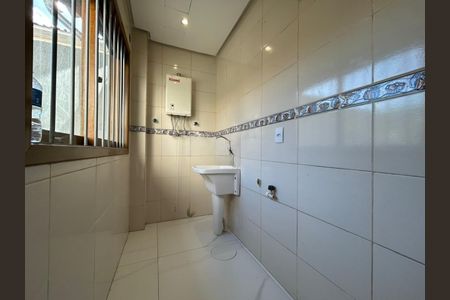 Casa à venda com 100m², 3 quartos e 2 vagas Casa à venda com 100m², 3 quartos e 2 vagasÁrea de serviço