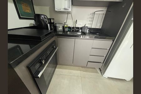 Cozinha de apartamento para alugar com 2 quartos, 45m² em Bela Vista, São Paulo