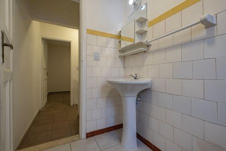 Casa para alugar com 94m², 2 quartos e 1 vaga Casa para alugar com 94m², 2 quartos e 1 vagaBanheiro