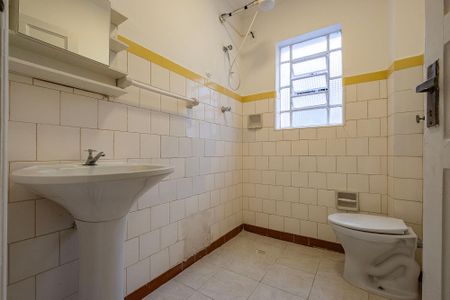 Casa para alugar com 94m², 2 quartos e 1 vaga Casa para alugar com 94m², 2 quartos e 1 vagaBanheiro