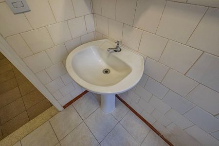 Casa para alugar com 94m², 2 quartos e 1 vaga Casa para alugar com 94m², 2 quartos e 1 vagaBanheiro