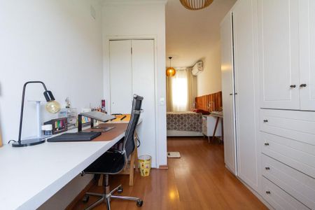 Casa de condomínio à venda com 135m², 2 quartos e 2 vagas Casa de condomínio à venda com 135m², 2 quartos e 2 vagasCloset