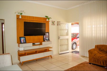 Casa à venda com 4 quartos, 287m² em Setor Norte Ferroviário, Goiânia