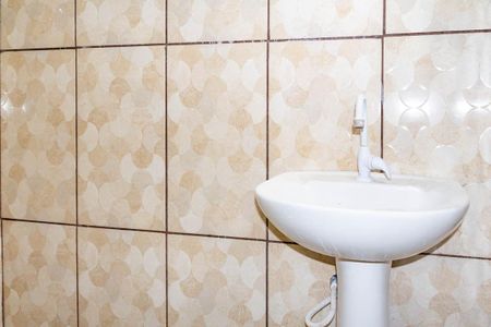 Banheiro social de casa para alugar com 1 quarto, 30m² em Jardim Vera Cruz(zona Sul), São Paulo