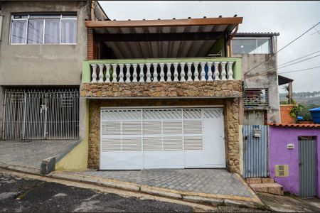 Casa à venda com 152m², 3 quartos e 2 vagas Casa à venda com 152m², 3 quartos e 2 vagasFachada