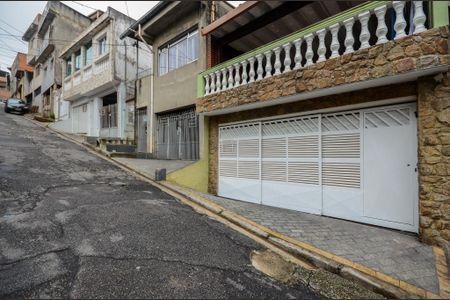 Casa à venda com 152m², 3 quartos e 2 vagas Casa à venda com 152m², 3 quartos e 2 vagasFachada