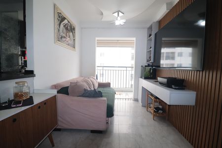 Sala de apartamento para alugar com 2 quartos, 54m² em Vila Eldizia, Santo André