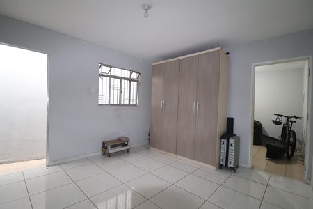 Casa à venda com 195m², 1 quarto e 2 vagasEdícula - Sala