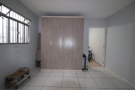 Casa à venda com 195m², 1 quarto e 2 vagasEdícula - Sala