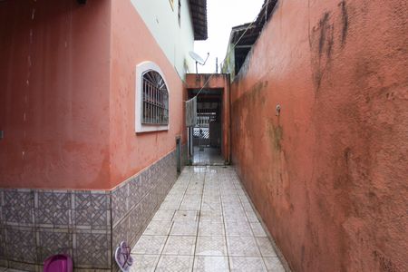 Casa para alugar com 70m², 2 quartos e 2 vagas Casa para alugar com 70m², 2 quartos e 2 vagasCorredor lateral