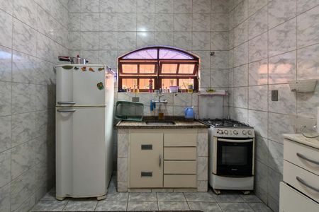 Casa para alugar com 70m², 2 quartos e 2 vagas Casa para alugar com 70m², 2 quartos e 2 vagasCozinha