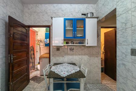 Casa para alugar com 70m², 2 quartos e 2 vagas Casa para alugar com 70m², 2 quartos e 2 vagasCozinha