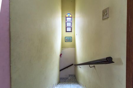 Casa para alugar com 70m², 2 quartos e 2 vagas Casa para alugar com 70m², 2 quartos e 2 vagasEscada