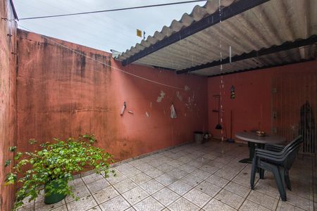 Casa para alugar com 70m², 2 quartos e 2 vagas Casa para alugar com 70m², 2 quartos e 2 vagasQuintal