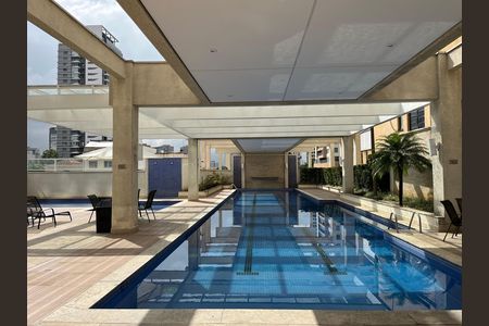 Apartamento à venda com 200m², 3 quartos e 4 vagas Apartamento à venda com 200m², 3 quartos e 4 vagasÁrea comum - Piscina