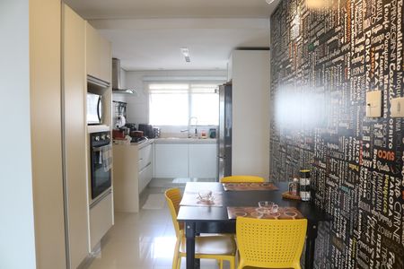 Apartamento à venda com 200m², 3 quartos e 4 vagasCozinha
