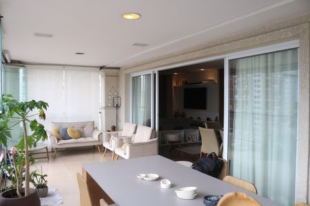 Apartamento à venda com 200m², 3 quartos e 4 vagasVaranda gourmet