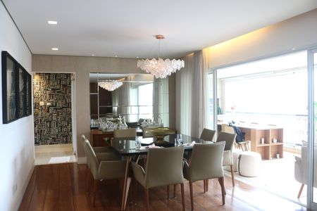 Apartamento à venda com 200m², 3 quartos e 4 vagasSala