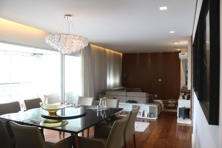 Apartamento à venda com 200m², 3 quartos e 4 vagasSala