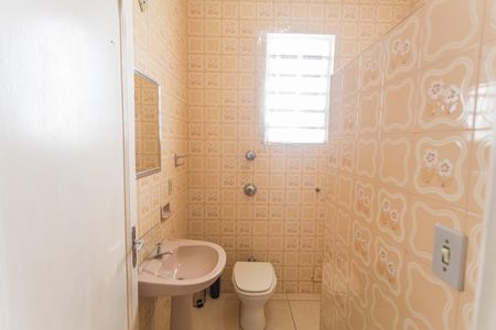 Casa para alugar com 140m², 3 quartos e 1 vaga Casa para alugar com 140m², 3 quartos e 1 vagaBanheiro Social