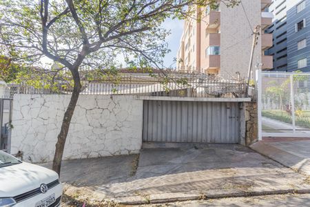 Casa para alugar com 140m², 3 quartos e 1 vaga Casa para alugar com 140m², 3 quartos e 1 vagaFachada