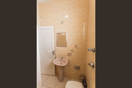Casa para alugar com 140m², 3 quartos e 1 vaga Casa para alugar com 140m², 3 quartos e 1 vagaBanheiro Social