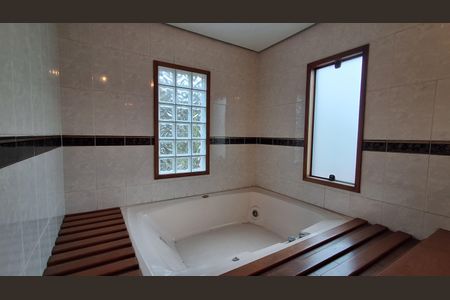 Casa à venda com 330m², 5 quartos e 4 vagas Casa à venda com 330m², 5 quartos e 4 vagasBanheiro Suíte 2