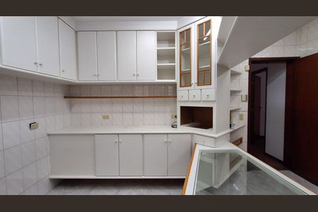 Casa à venda com 330m², 5 quartos e 4 vagas Casa à venda com 330m², 5 quartos e 4 vagasCozinha