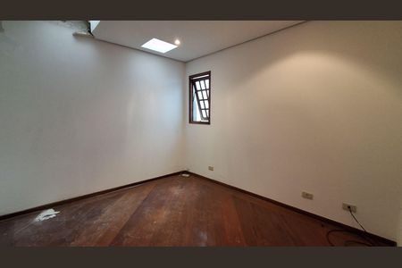 Casa à venda com 330m², 5 quartos e 4 vagas Casa à venda com 330m², 5 quartos e 4 vagasQuarto